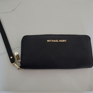 Michael Kors Travel Wallet Wristlet
